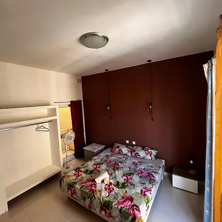 Central Sliema Airconditioned Comfortable With Self Check In And Self Check Out *