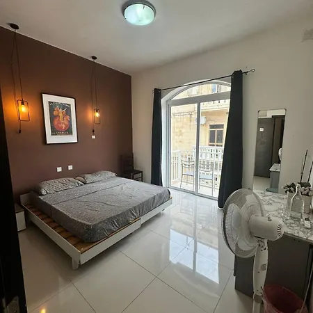 Central Sliema Airconditioned Comfortable With Self Check In And Self Check Out