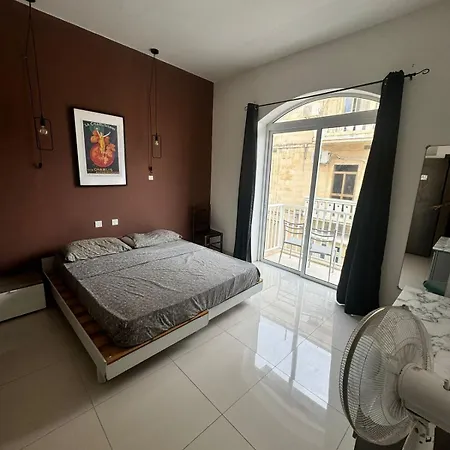 Central Sliema Airconditioned Comfortable With Self Check In And Self Check Out